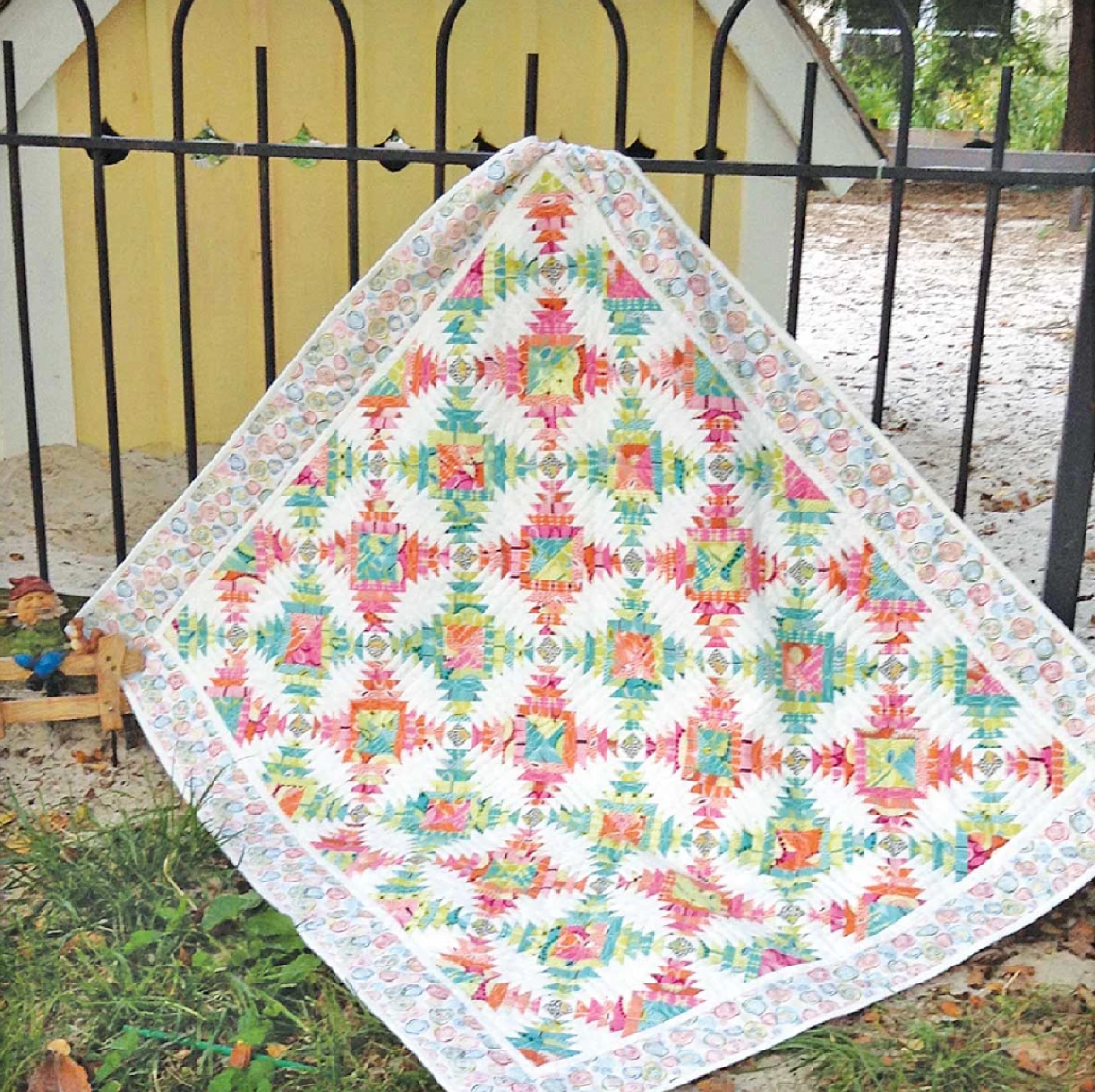 South Beach Pineapple Treats Pattern CLPJAW049 by Jean Ann Wright for Cut Loose Press